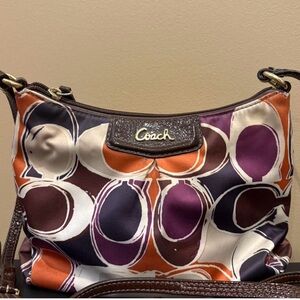Coach Ashley Swingpack Signature
Monogrammed Satin Scarf Print
Crossbody Bag✨✨